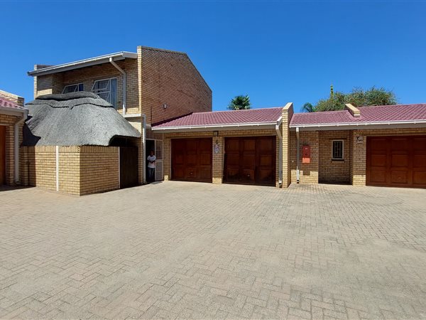 3 Bed Townhouse in Flamingo Park