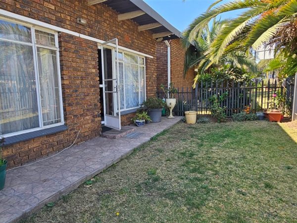 2 Bed Townhouse in Kanonkop