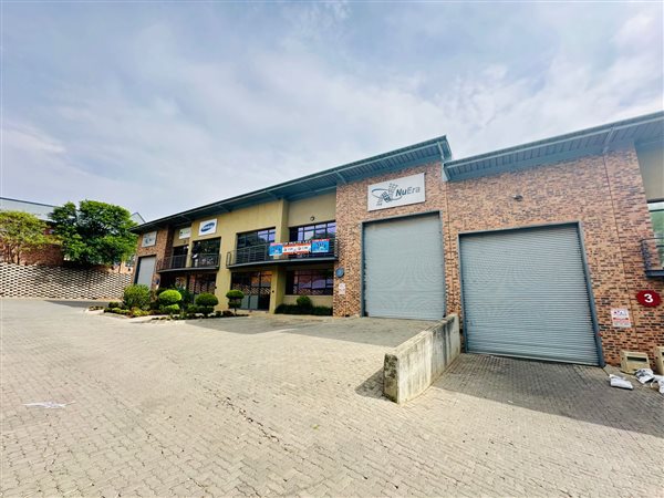 574  m² Industrial space