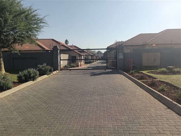 3 Bedroom Townhouse 3 Bedroom Townhouse