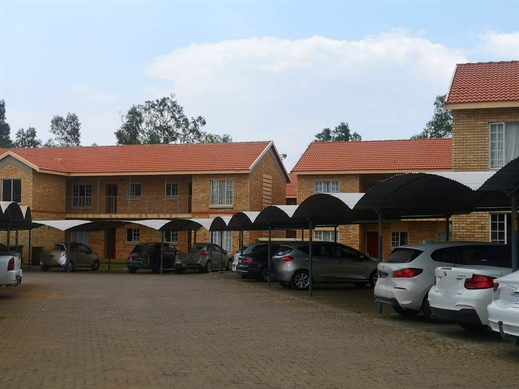 2 Bed Apartment in Waterval East photo number 12