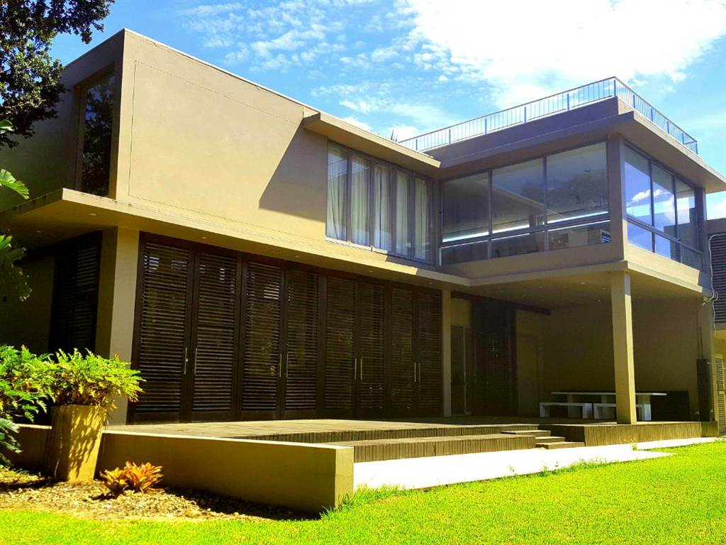 6 Bed House in Umtentweni photo number 1