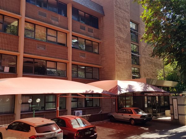 350  m² Commercial space in Houghton Estate