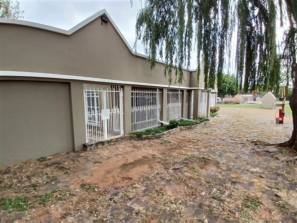 580  m² Commercial space in Middelburg Central