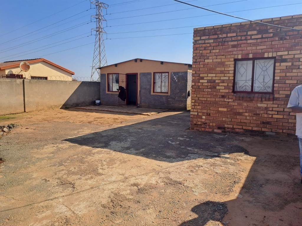 1 Bed House for sale in Etwatwa T4226513 Private Property