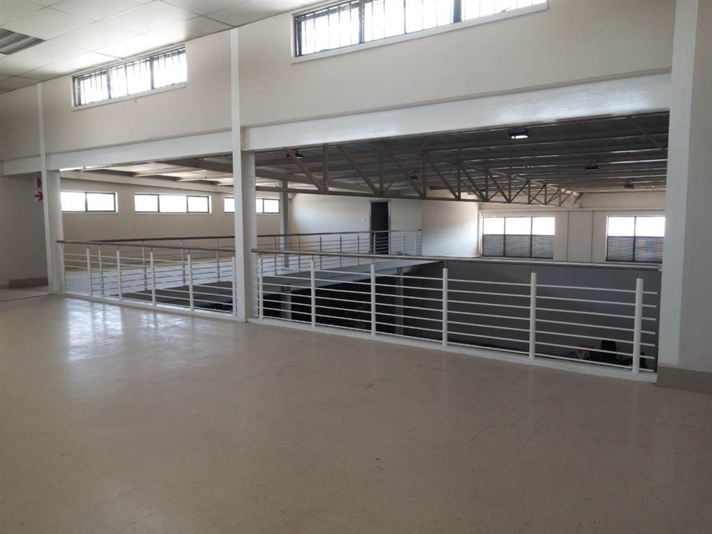 700  m² Commercial space in Waterval East photo number 1