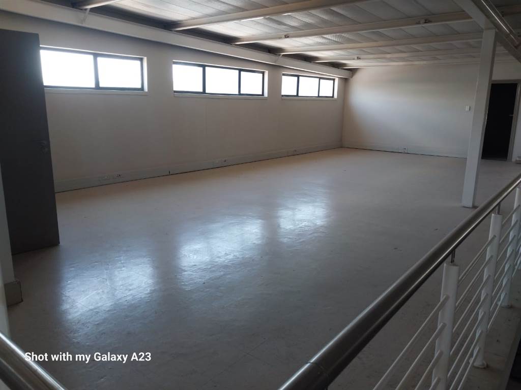 700  m² Commercial space in Waterval East photo number 3