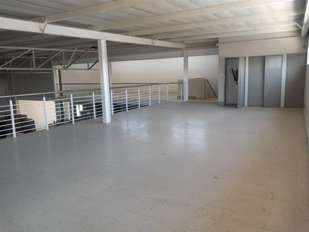 700  m² Commercial space in Waterval East photo number 6