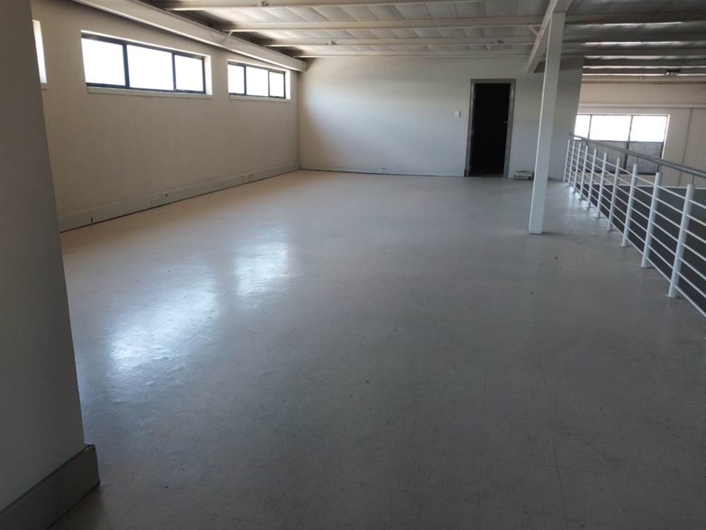 700  m² Commercial space in Waterval East photo number 8