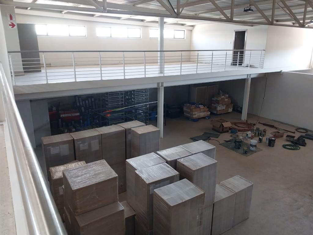 700  m² Commercial space in Waterval East photo number 10