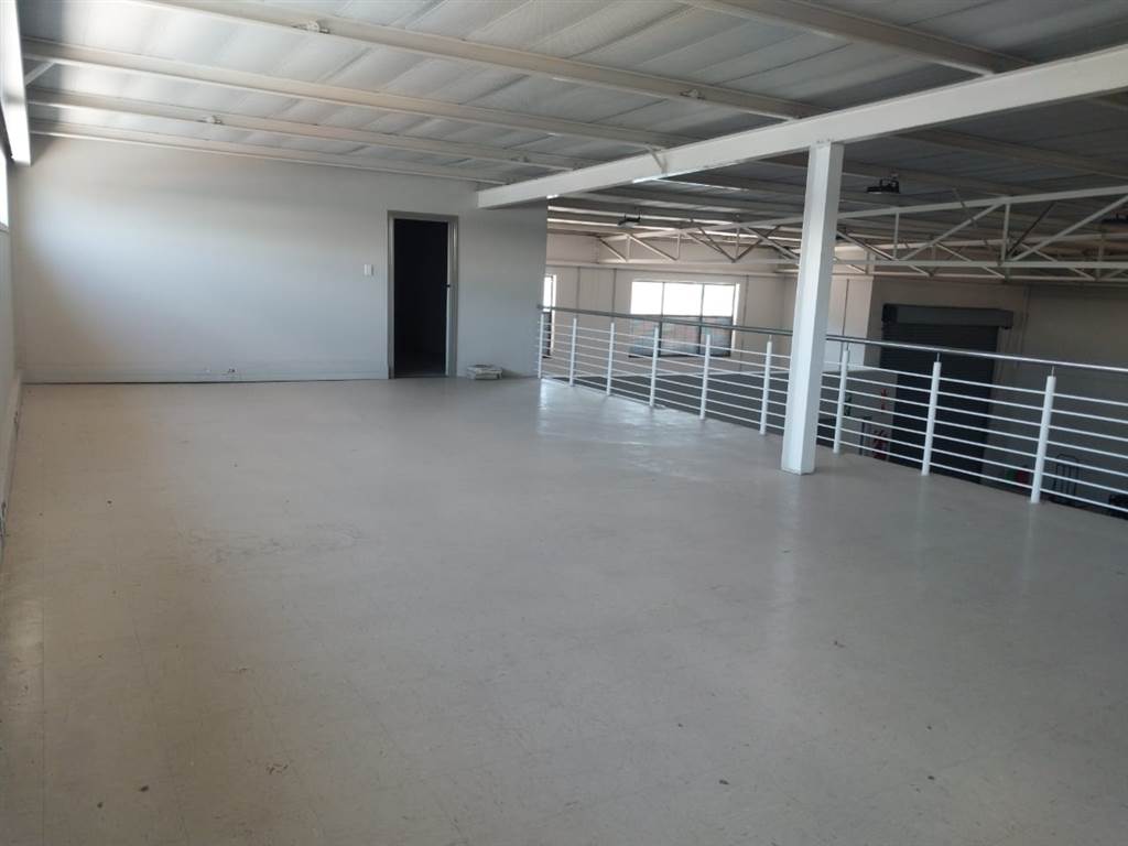 700  m² Commercial space in Waterval East photo number 5