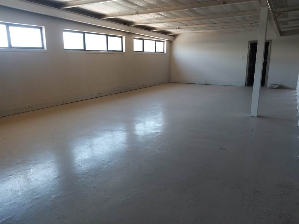 700  m² Commercial space in Waterval East photo number 4