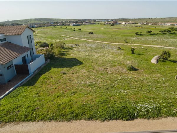 734 m² Land