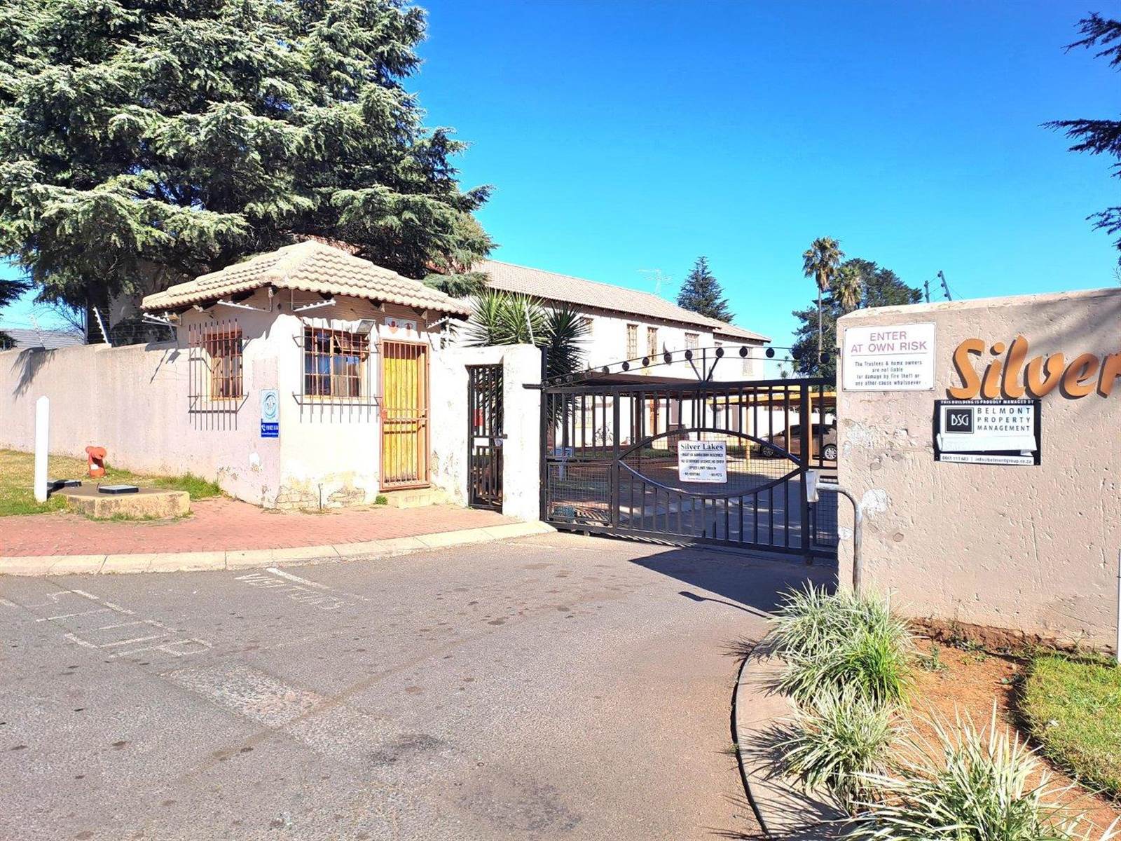 2 Bed Apartment in Roodepoort West photo number 1