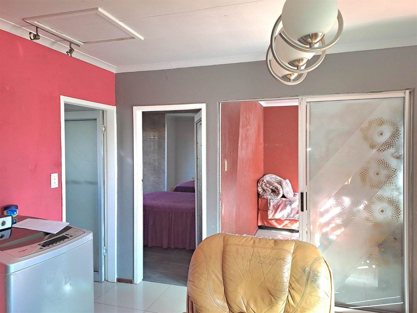 2 Bed Apartment in Roodepoort West photo number 11