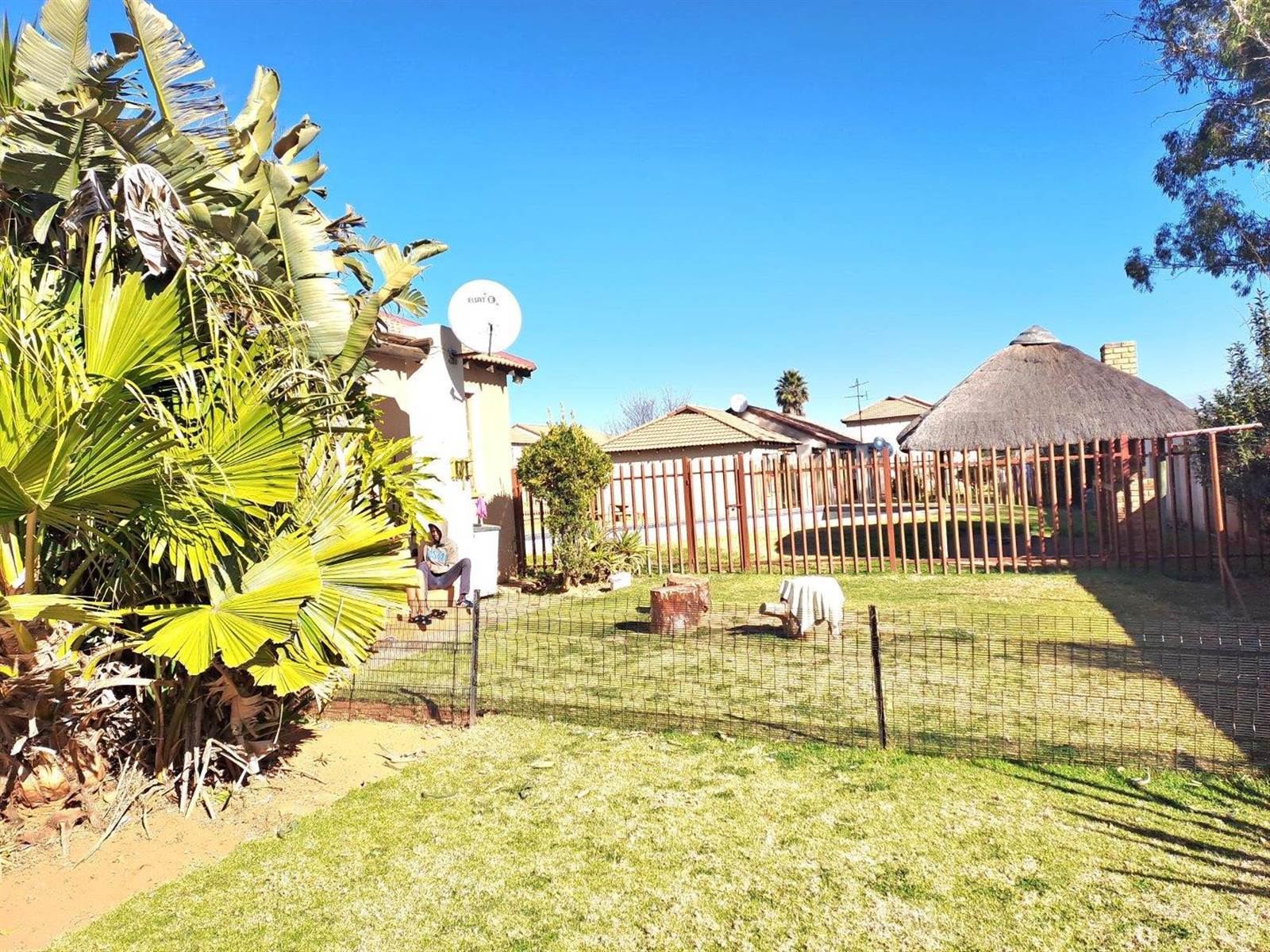 2 Bed Apartment in Roodepoort West photo number 22