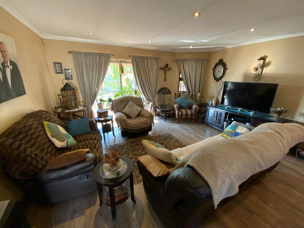 2 Bed Cluster in Marais Steyn Park photo number 7