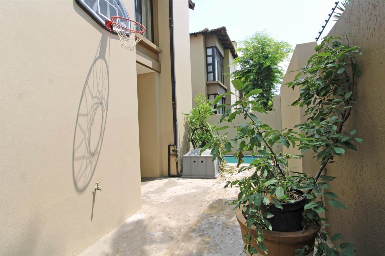 4 Bed Townhouse in Bryanston photo number 21