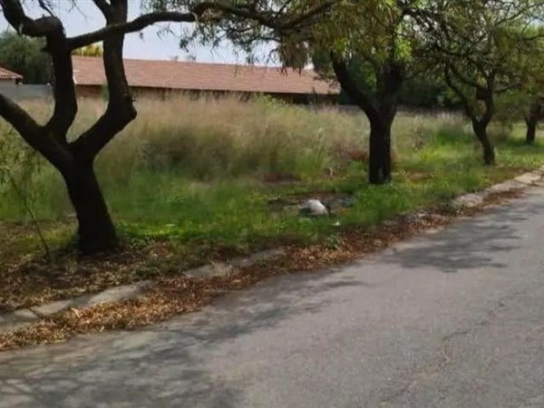 1 022 m² Land