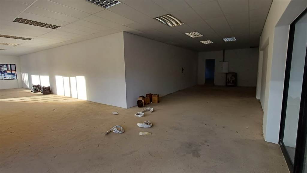 211  m² Commercial space in Boskruin photo number 17