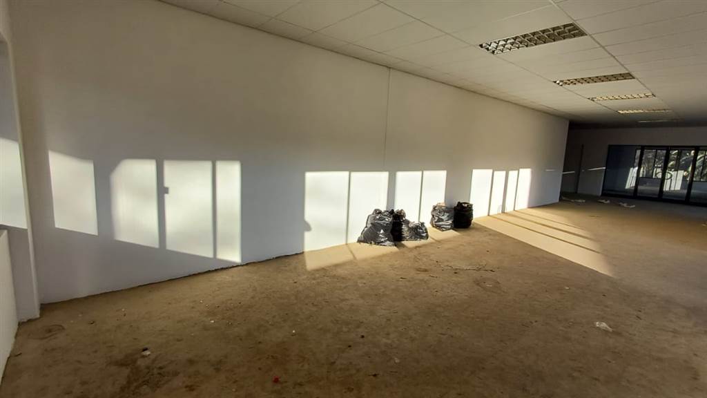 211  m² Commercial space in Boskruin photo number 23
