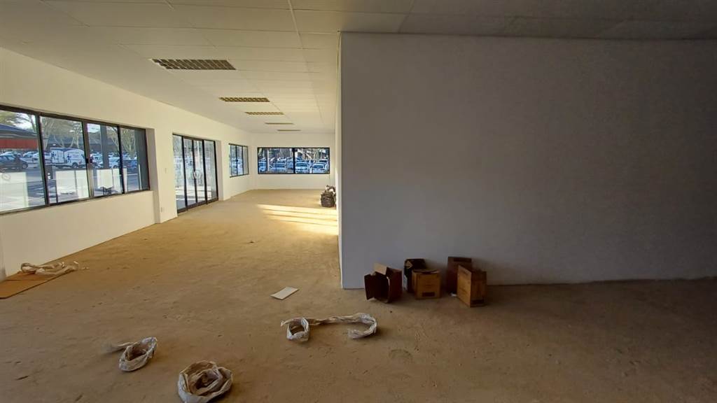 211  m² Commercial space in Boskruin photo number 18