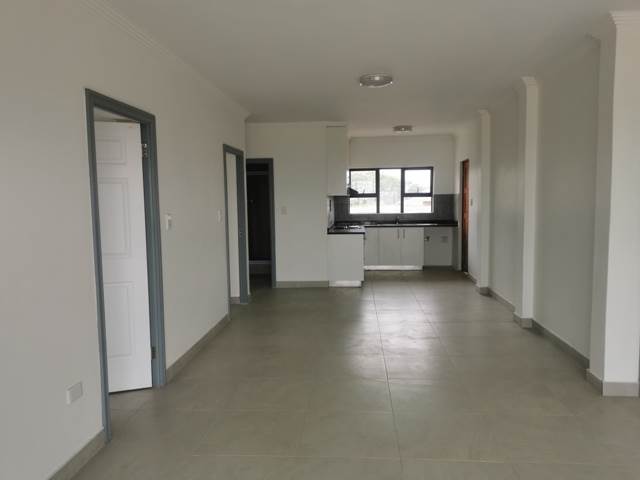2 Bed Apartment in Isipingo Beach photo number 9