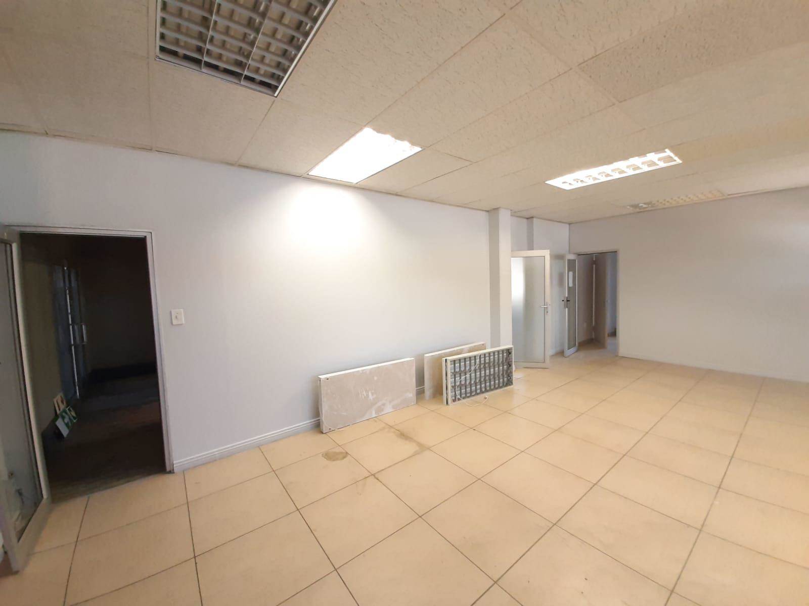 125  m² Commercial space in Silver Lakes photo number 4