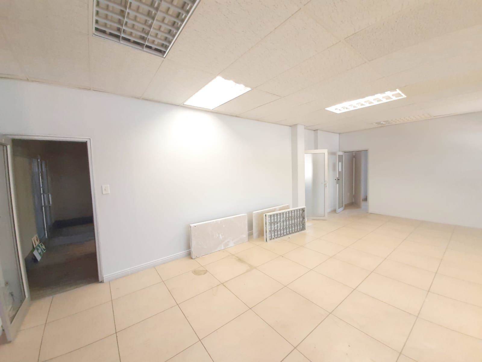 125  m² Commercial space in Silver Lakes photo number 3