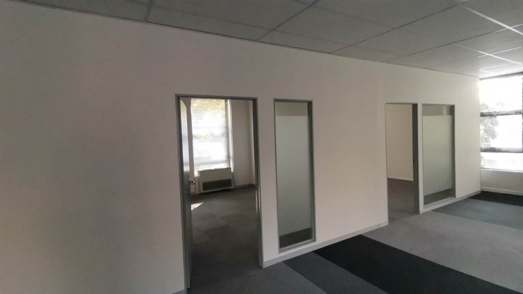 2001  m² Commercial space in Rosebank photo number 22