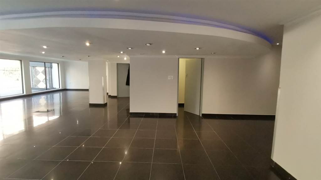 2001  m² Commercial space in Rosebank photo number 30