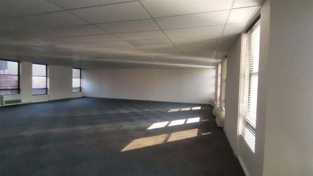 2001  m² Commercial space in Rosebank photo number 16
