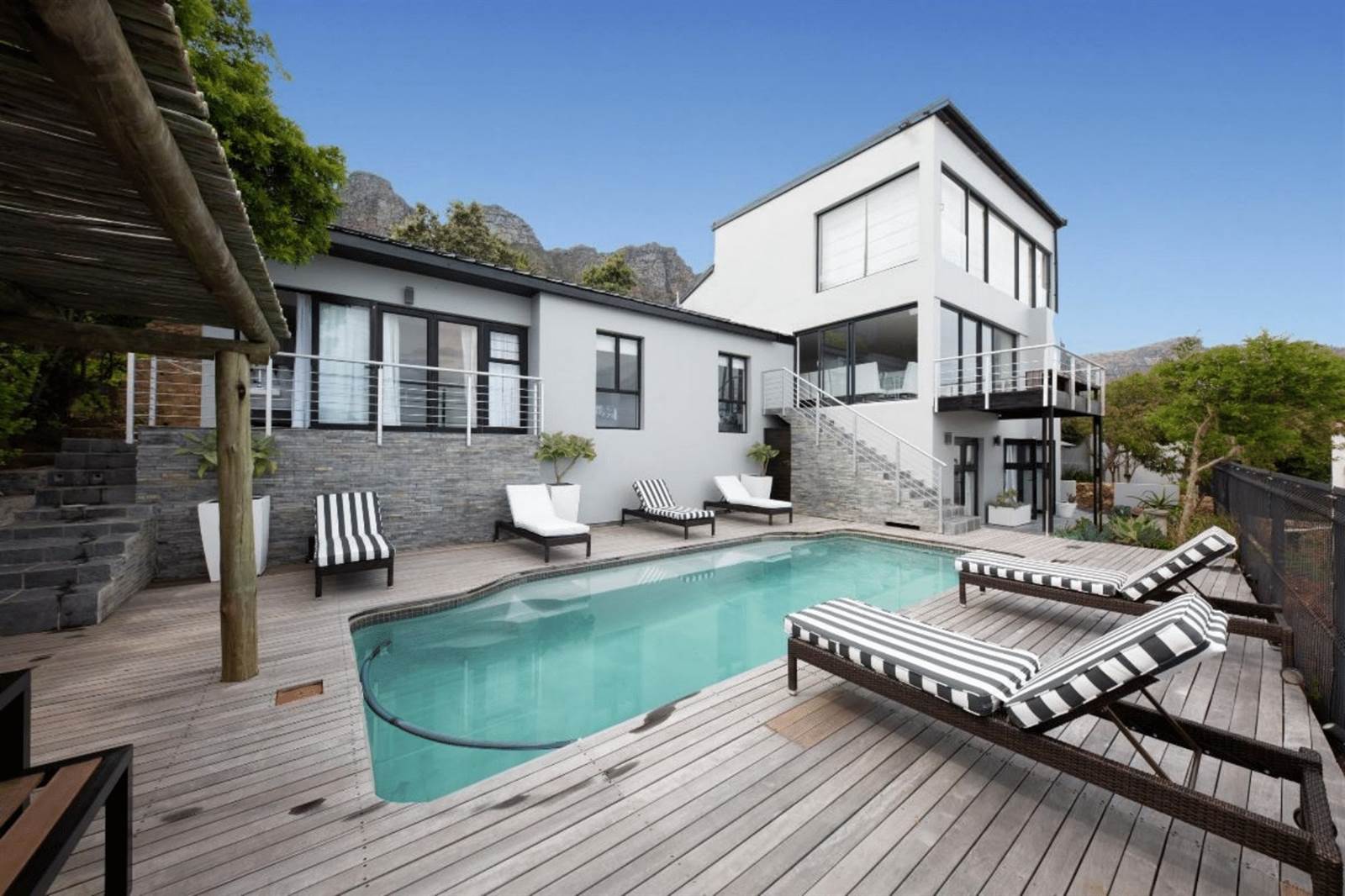 6 Bed House in Camps Bay photo number 11