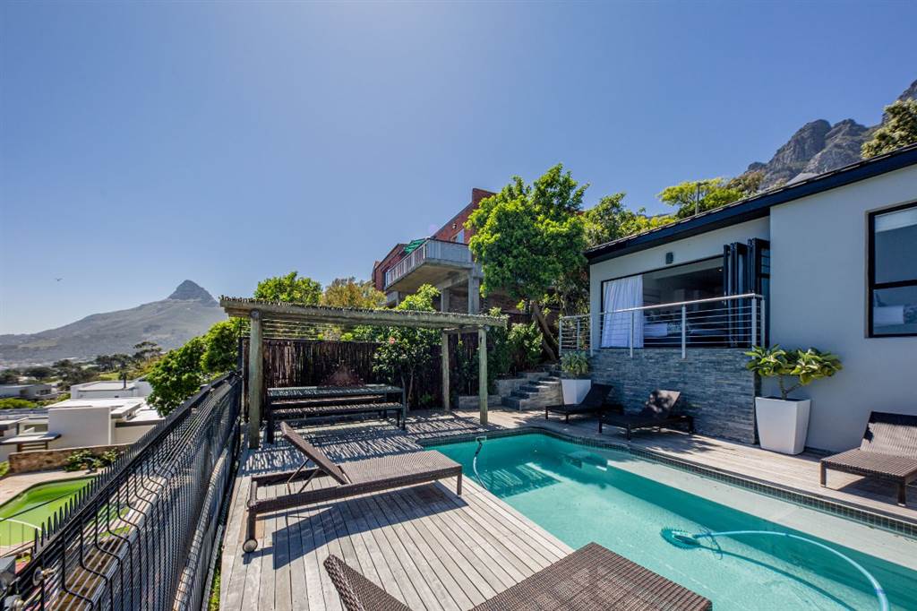 6 Bed House in Camps Bay photo number 6