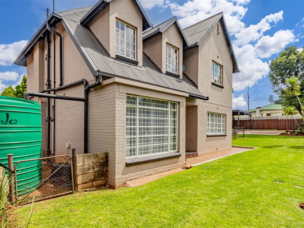 4 Bedroom House 4 Bedroom House