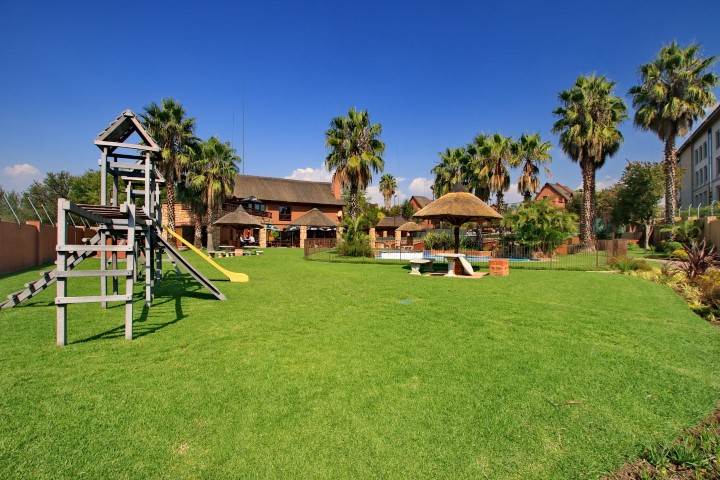 1 Bed Townhouse in Fourways photo number 12