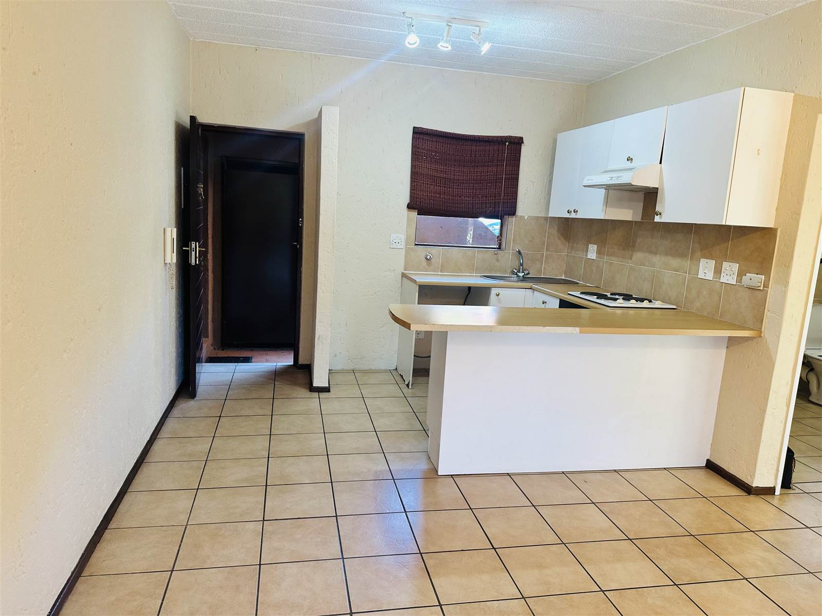 1 Bed Townhouse in Fourways photo number 5