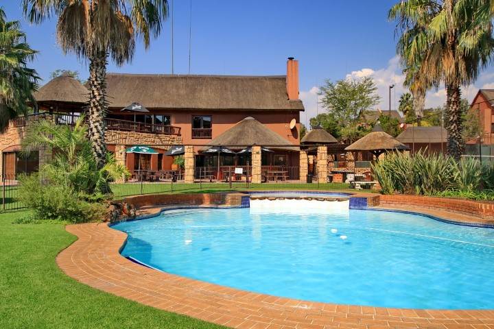 1 Bed Townhouse in Fourways photo number 13
