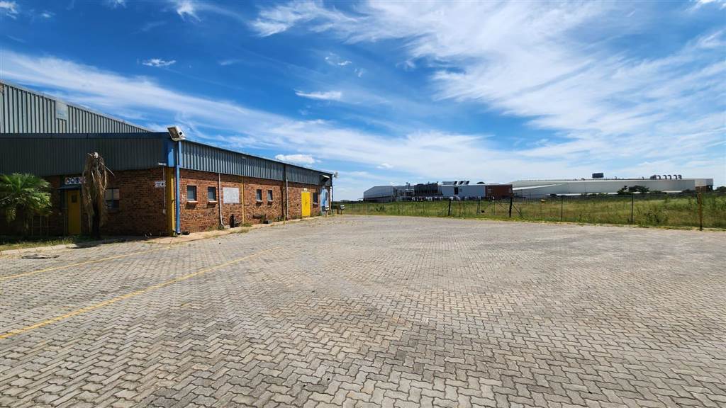 3270  m² Industrial space in Rosslyn photo number 15