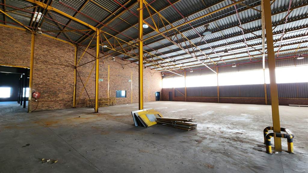 3270  m² Industrial space in Rosslyn photo number 3