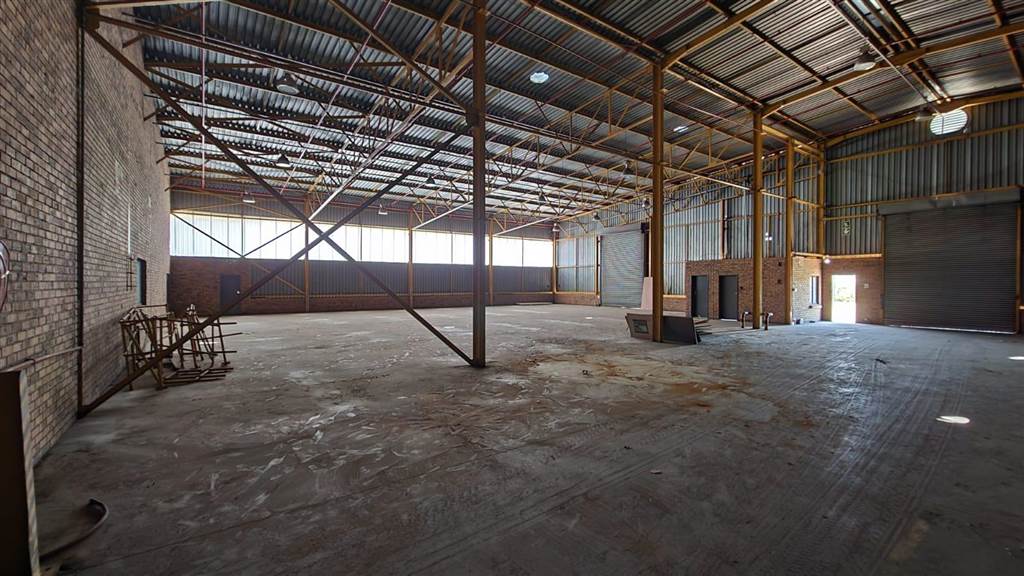 3270  m² Industrial space in Rosslyn photo number 8