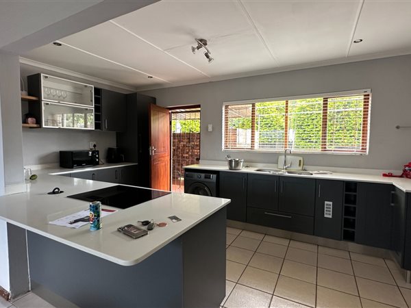 3 Bedroom Townhouse 3 Bedroom Townhouse