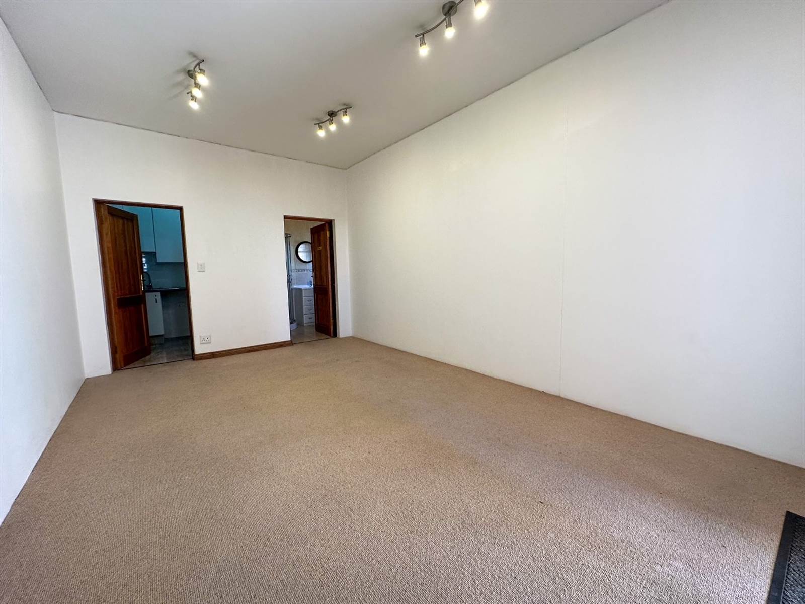 75  m² Commercial space in Parkhurst photo number 5