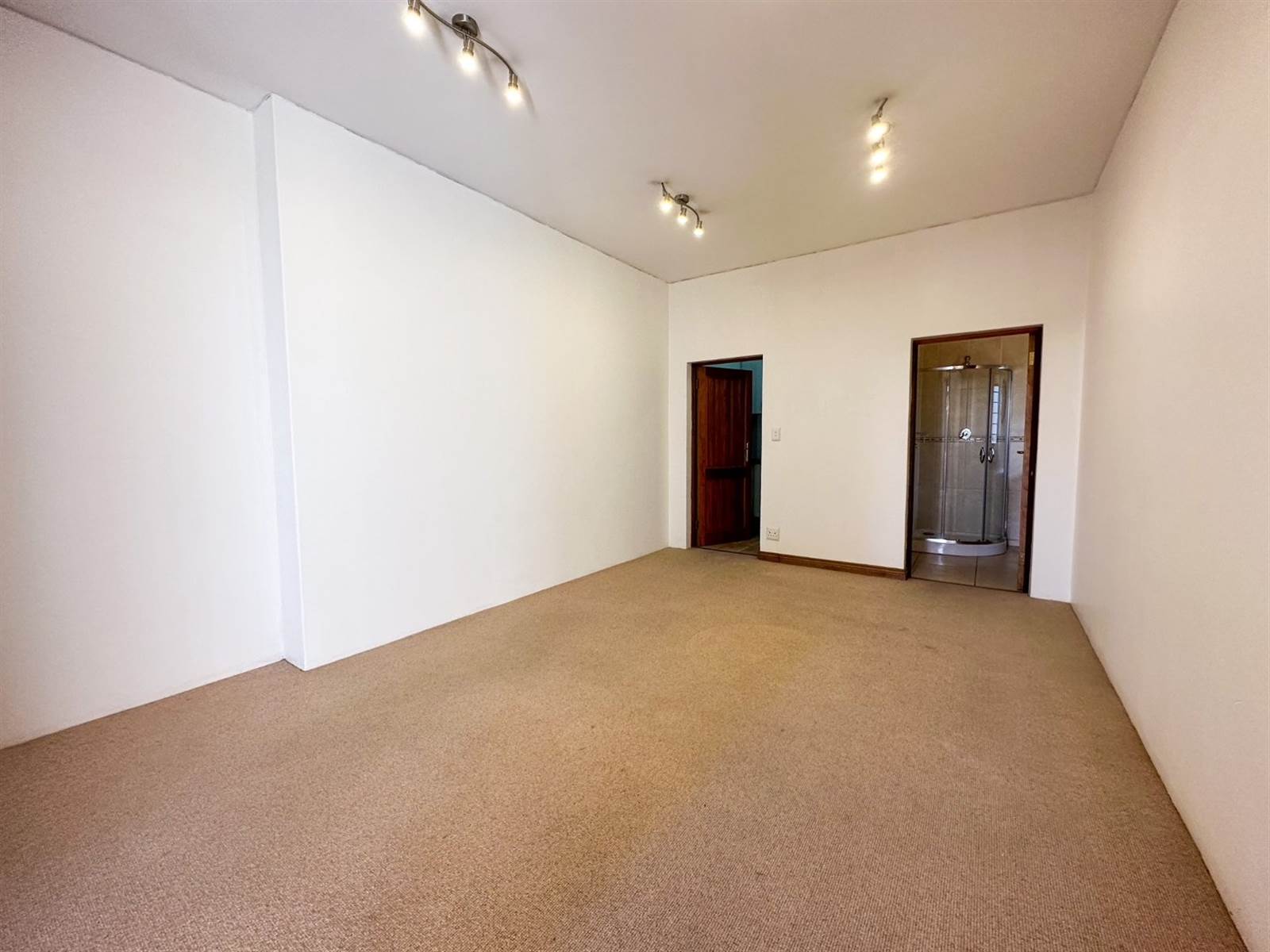75  m² Commercial space in Parkhurst photo number 4
