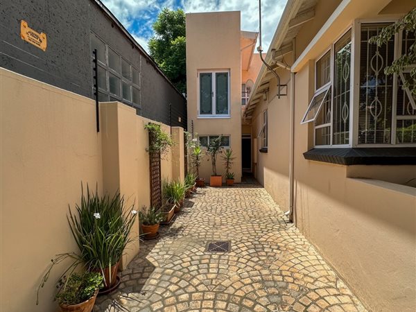 75  m² Commercial space in Parkhurst