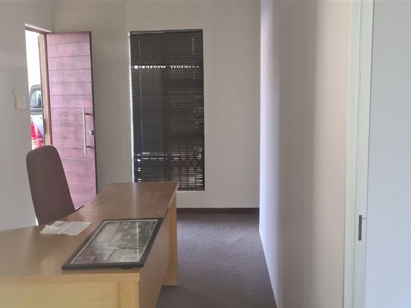 77  m² Office Space