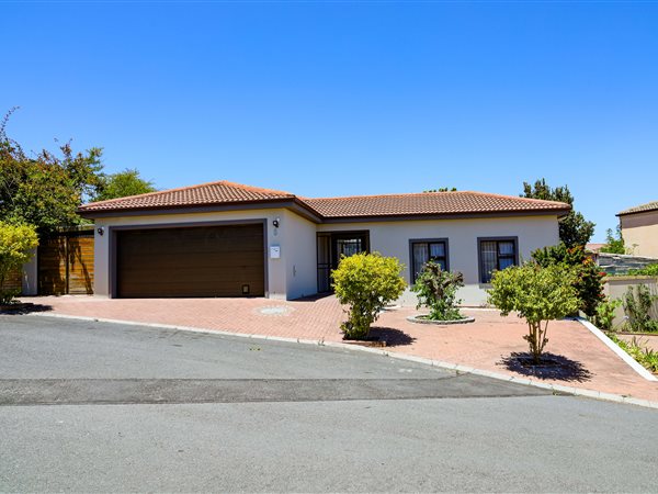 3 Bed House in Protea Heights