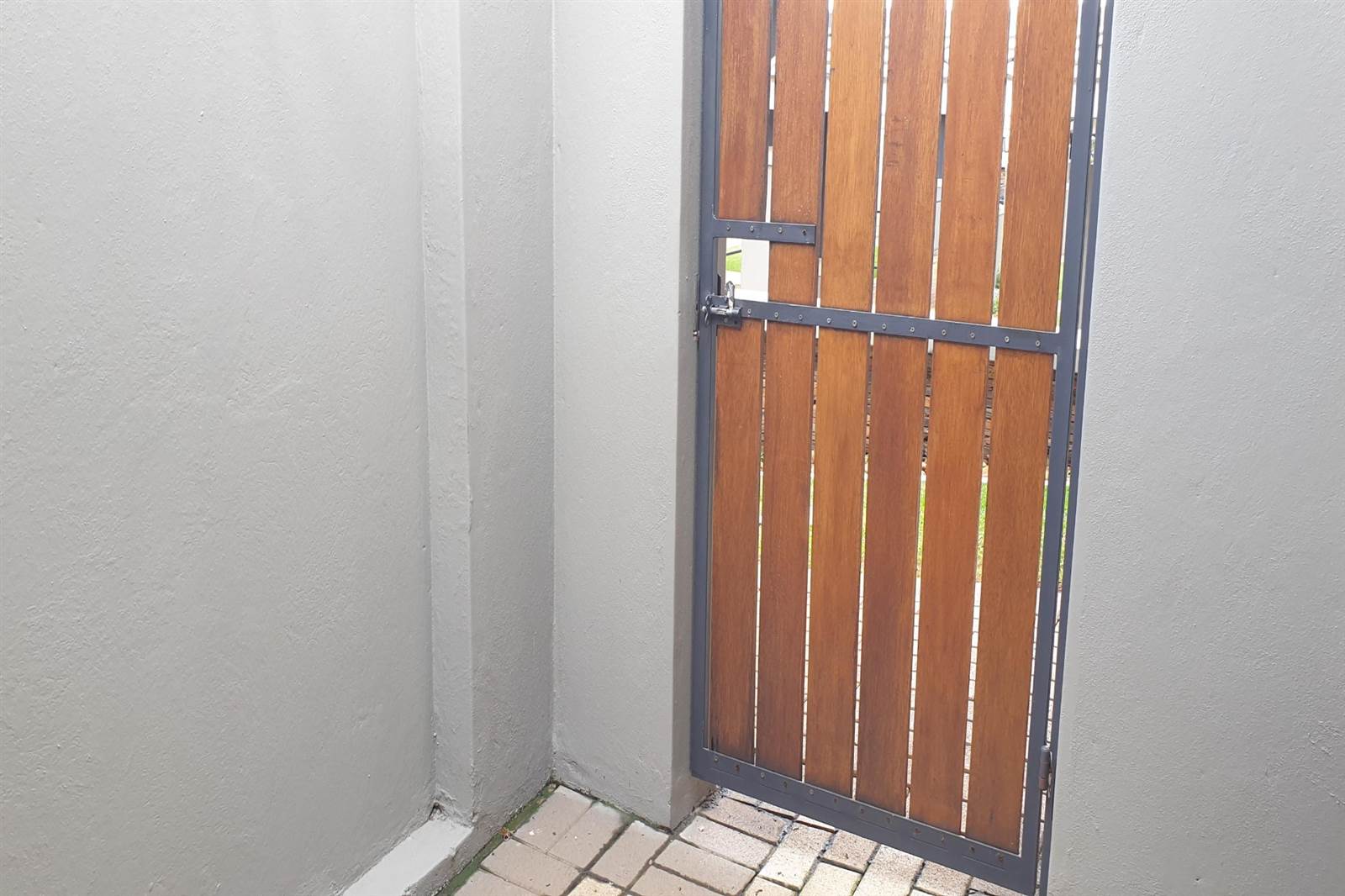 1 Bed Townhouse in Zesfontein AH photo number 6
