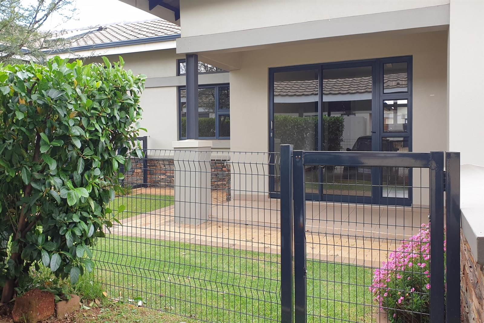 1 Bed Townhouse in Zesfontein AH photo number 1