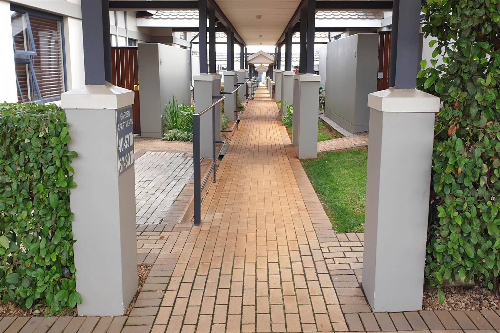 1 Bed Townhouse in Zesfontein AH photo number 2